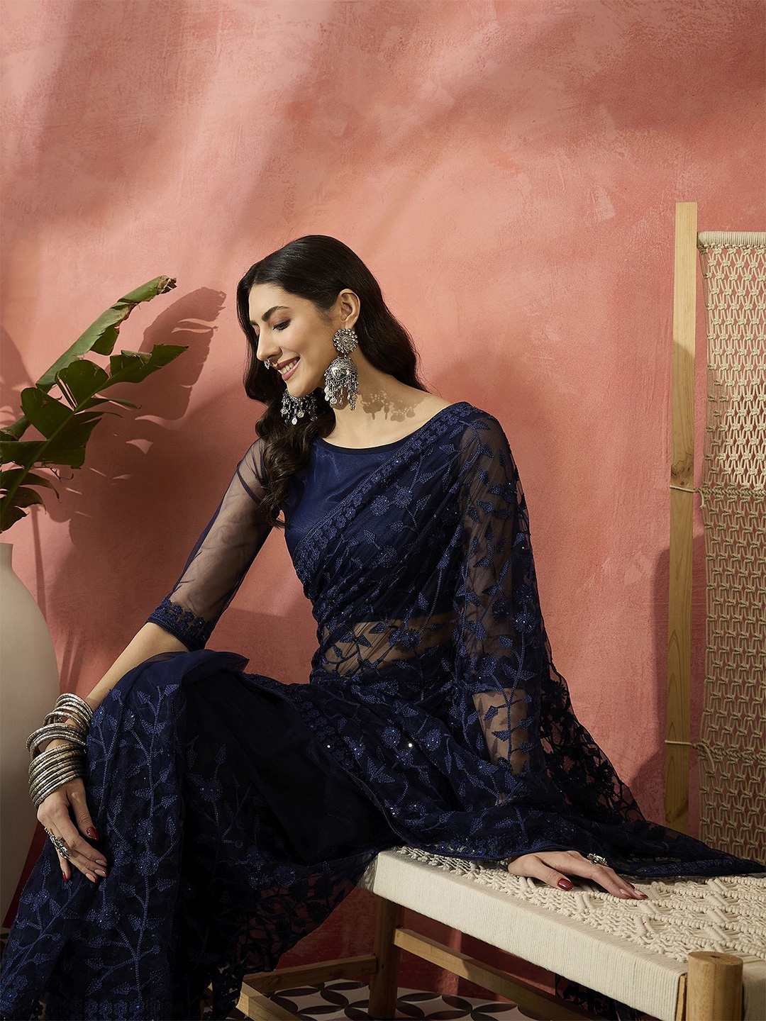 

Sangria Embroidered Saree With Blouse Piece, Navy blue