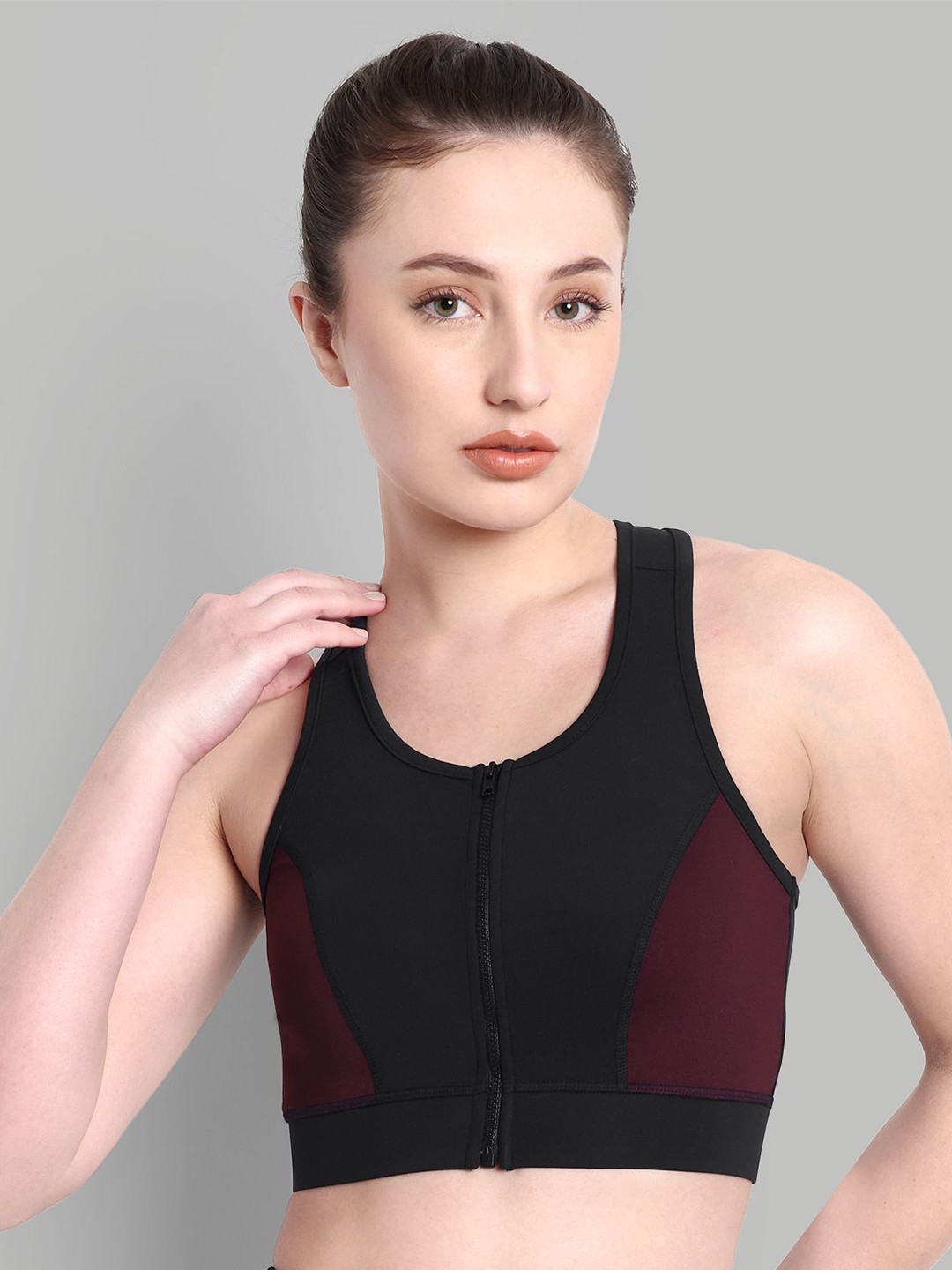 

skyria Viola Full Coverage Front Zip Sports Bra, Black