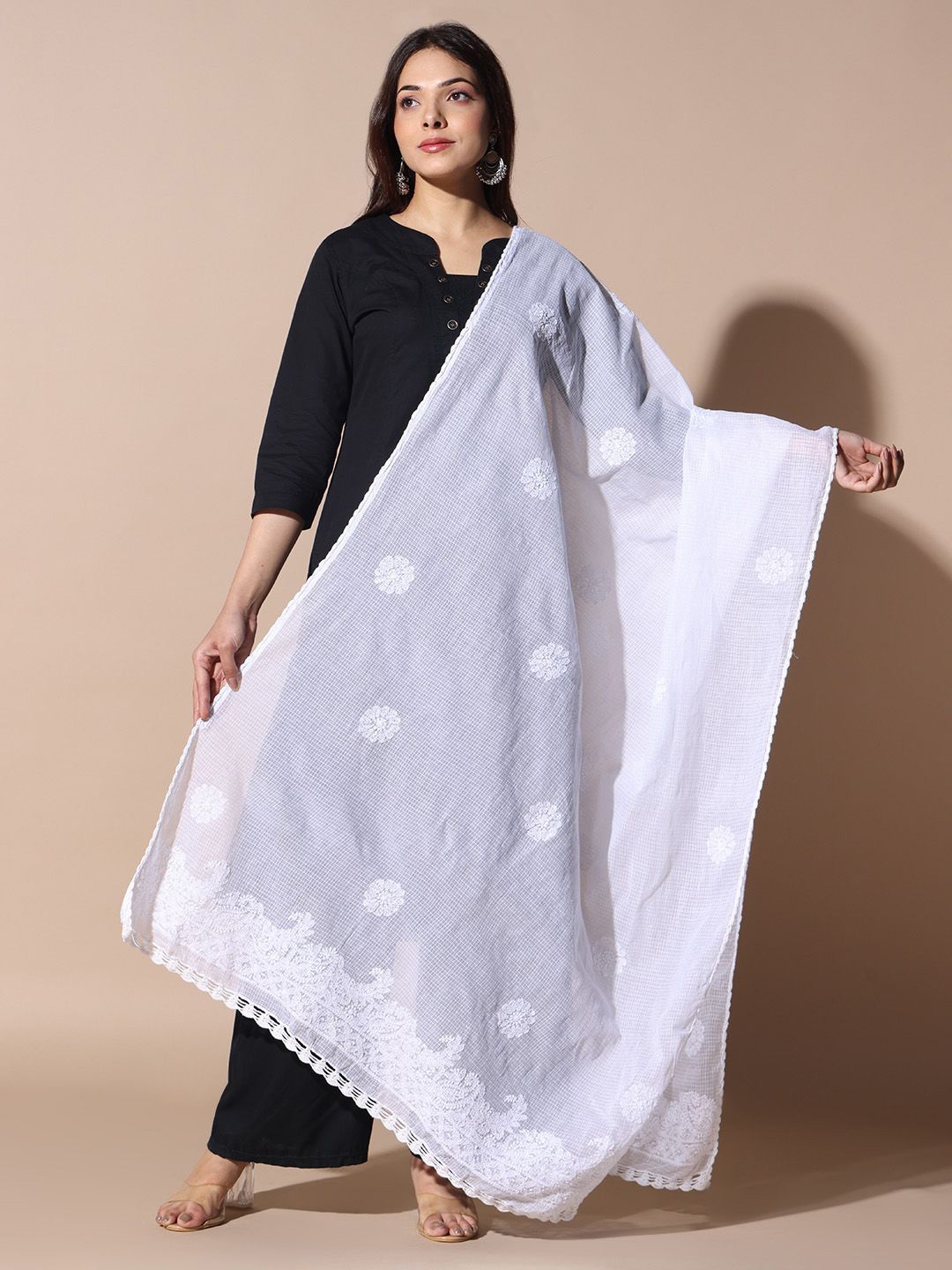 

Fashionable Chikan Handikraft Embroidered Dupatta with Chikankari, White