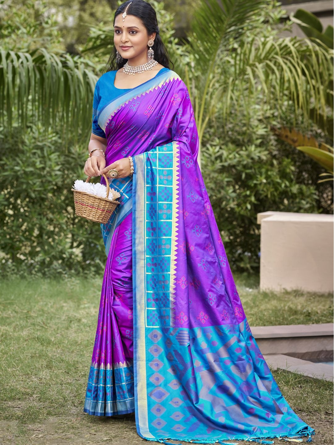 

SANGAM PRINTS Floral Printed Zari Tussar Saree, Violet