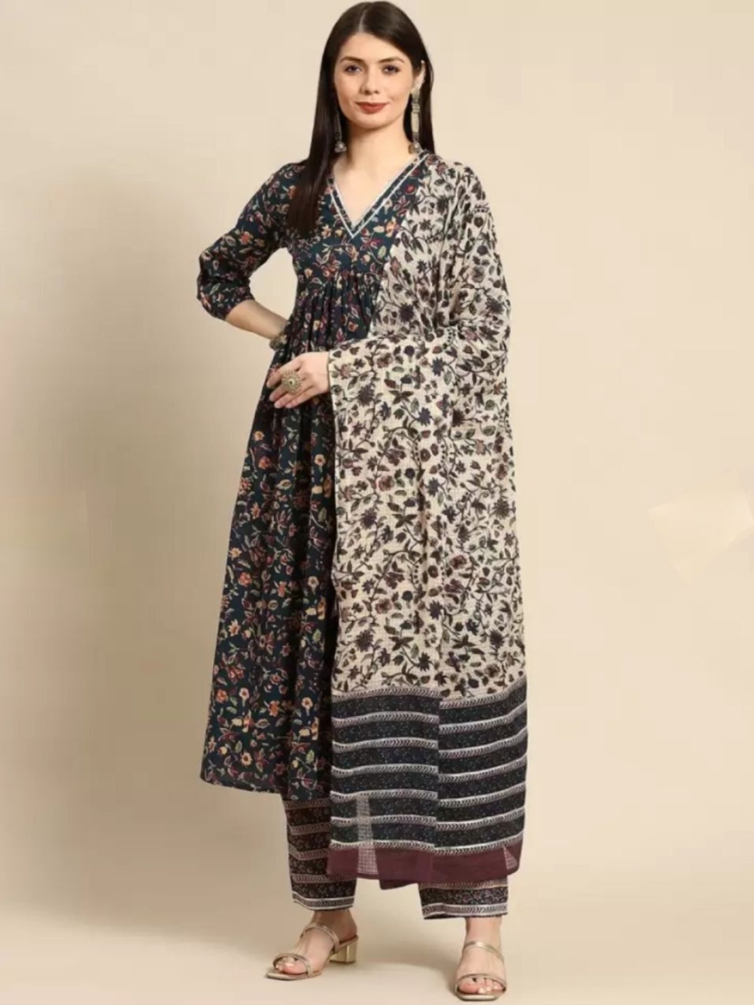 

Modestouze Attires Women Floral Printed Pleated Kurta with Trousers & With Dupatta, Green