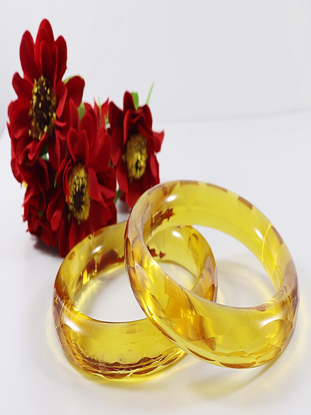 

ZULKA Set Of 2 Glass With Diamond Cut Pattern Shape Premium Kada Bangles, Yellow