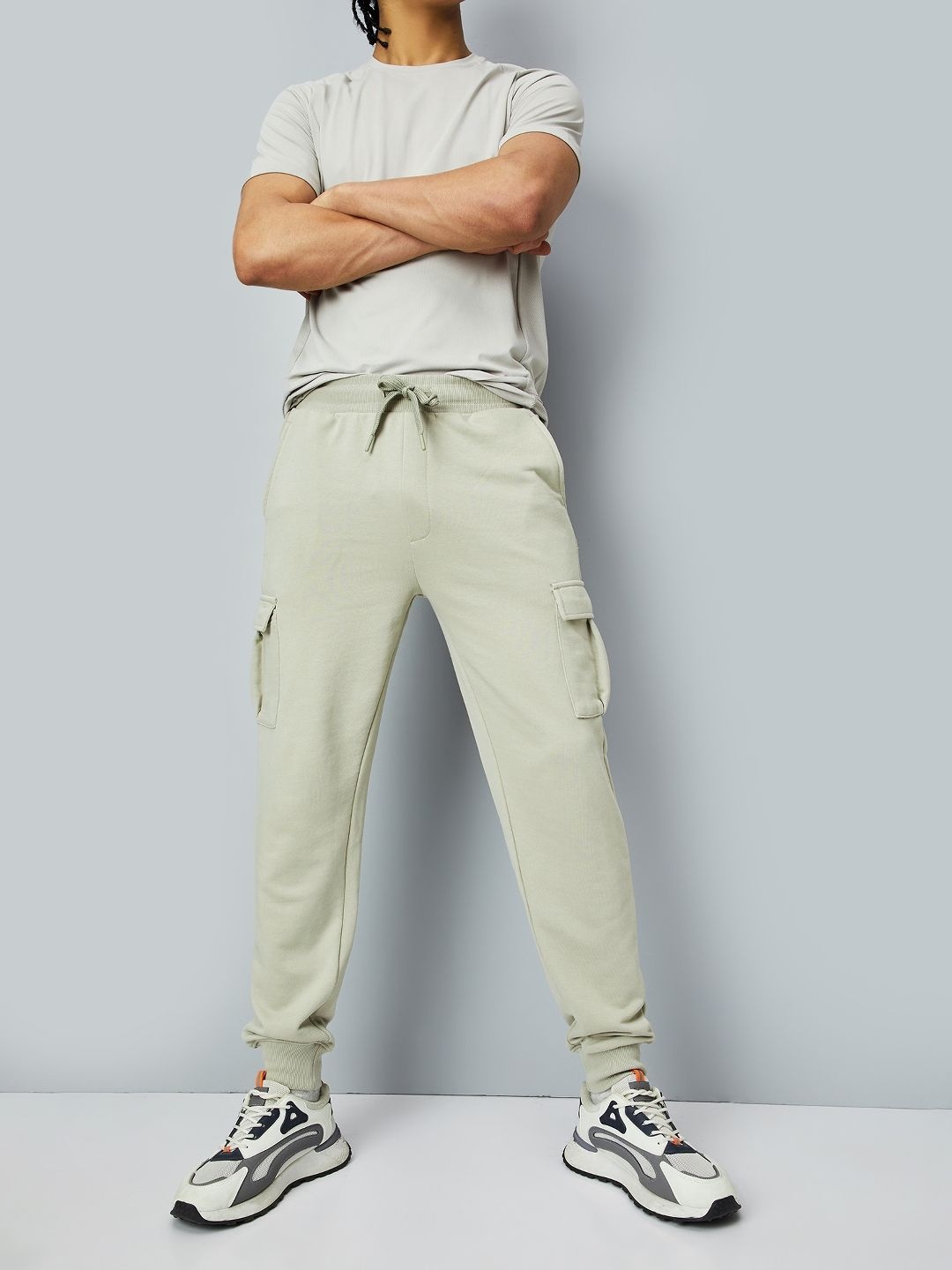 

max Men Mid-Rise Cargo Joggers, Beige