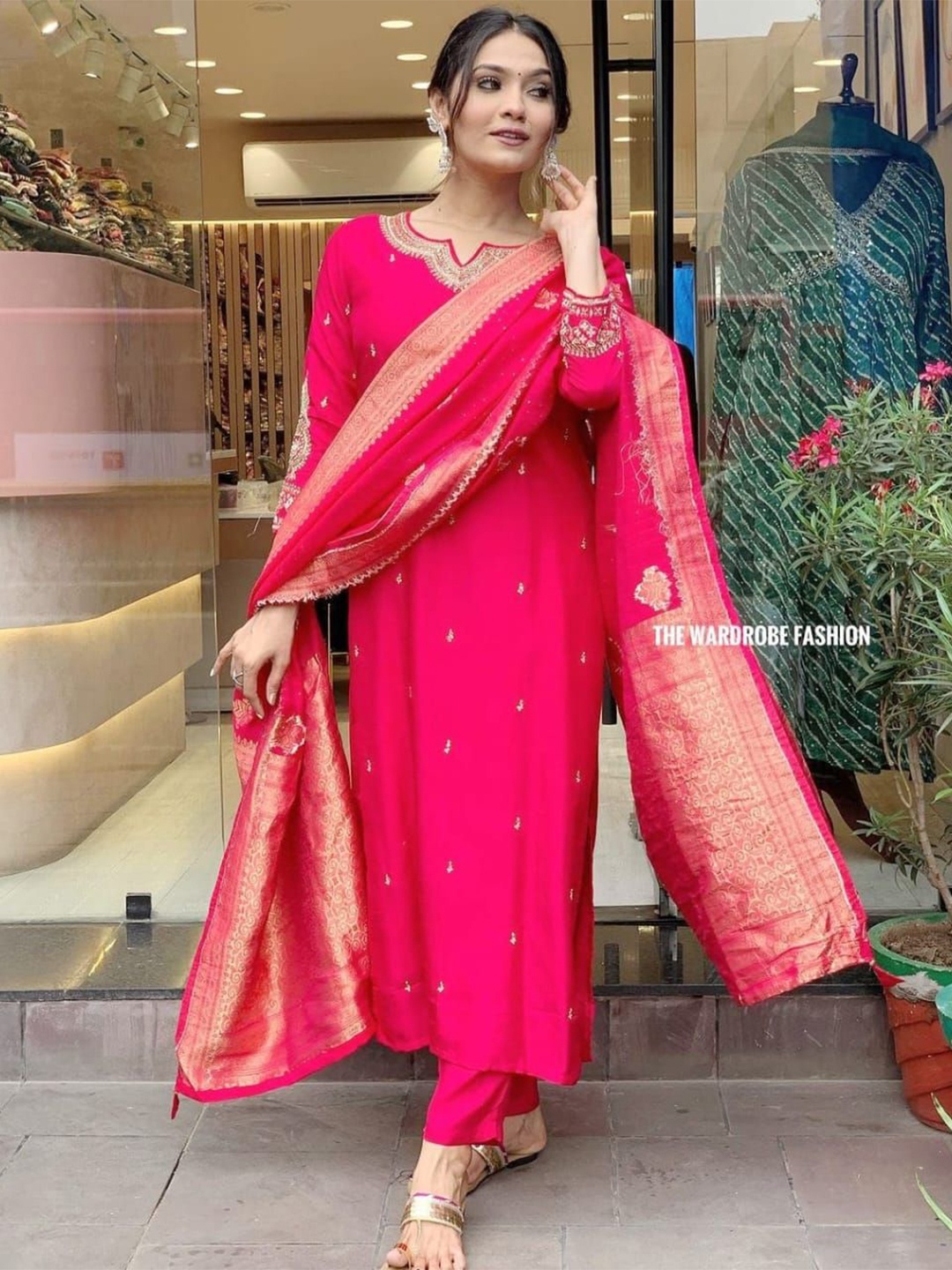 

GF HUB Embroidered Sequined Kurta Set With Dupatta, Pink