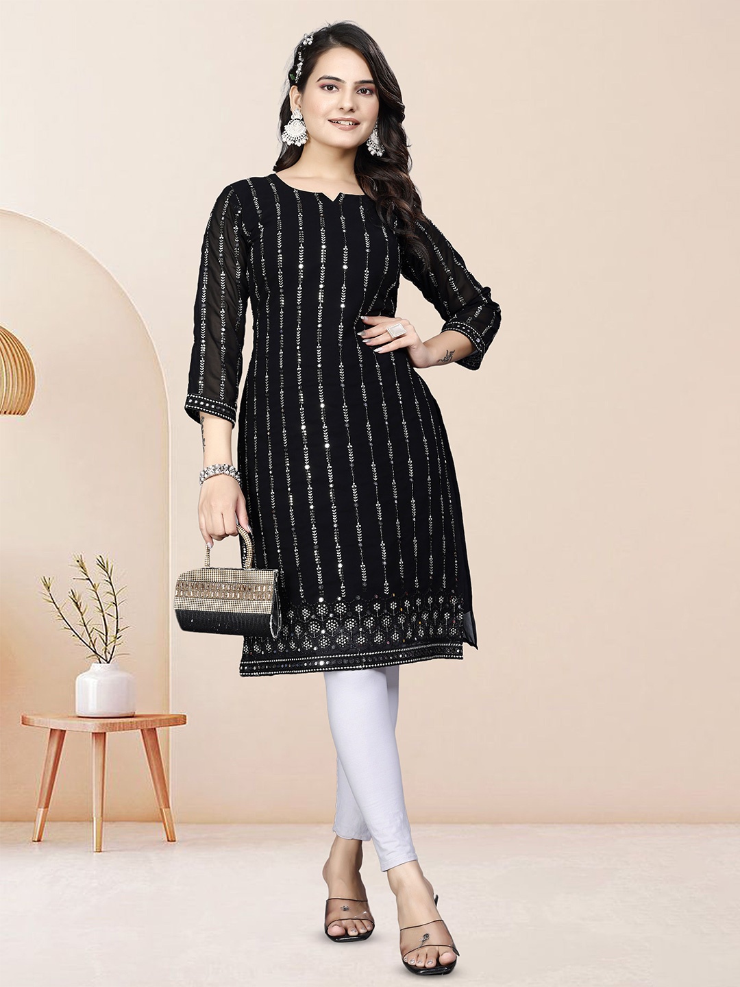 

WEAVETECH IMPEX Ethnic Motifs Embroidered Notch Neck Straight Kurta, Black