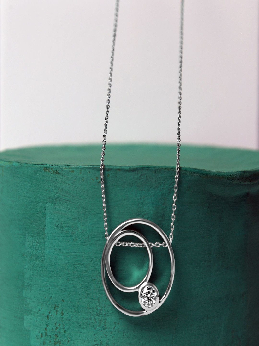 

VELVET IMPERIAL Silver-Plated Circular Pendants with Chains