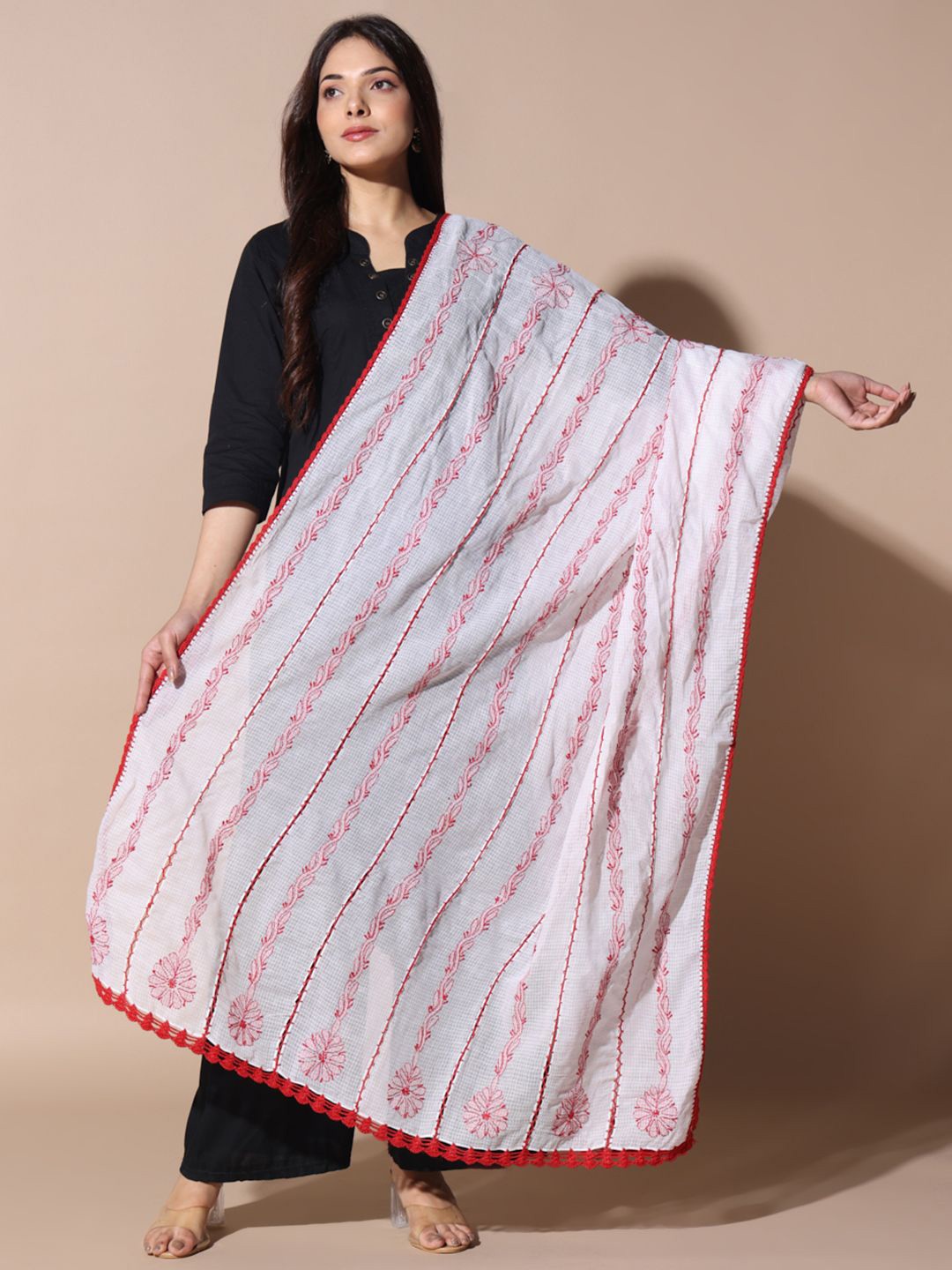 

Fashionable Chikan Handikraft Embroidered Dupatta with Chikankari, Red