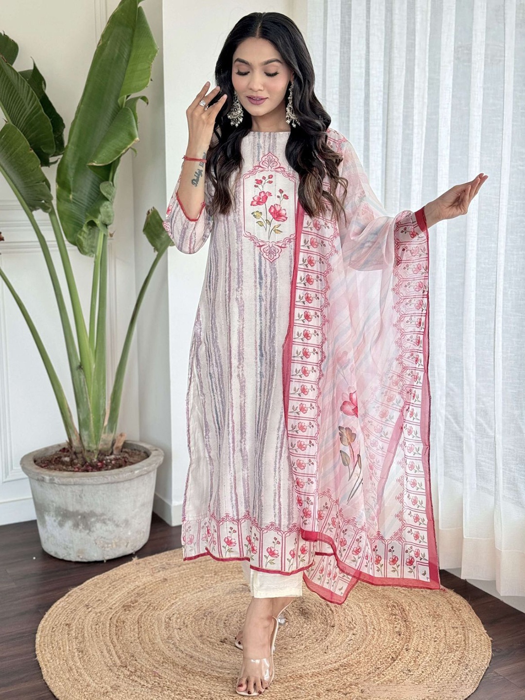 

ODETTE Floral Printed Straight Kurta with Trousers & Dupatta, Off white