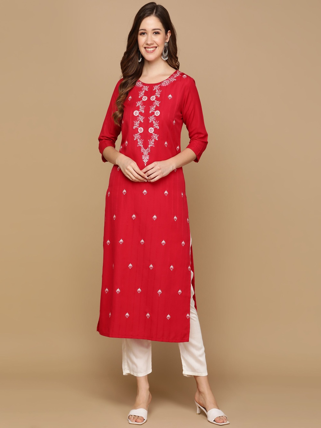 

GURRA Floral Thread Work Embroidered Round Neck Pure Cotton Straight Kurta, Red