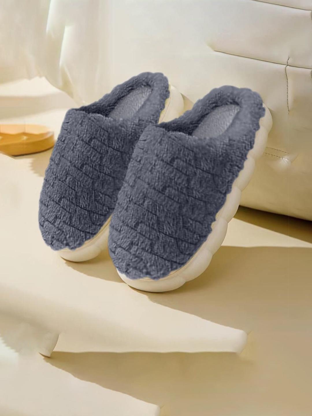 

glitchez Men Room Slippers, Grey