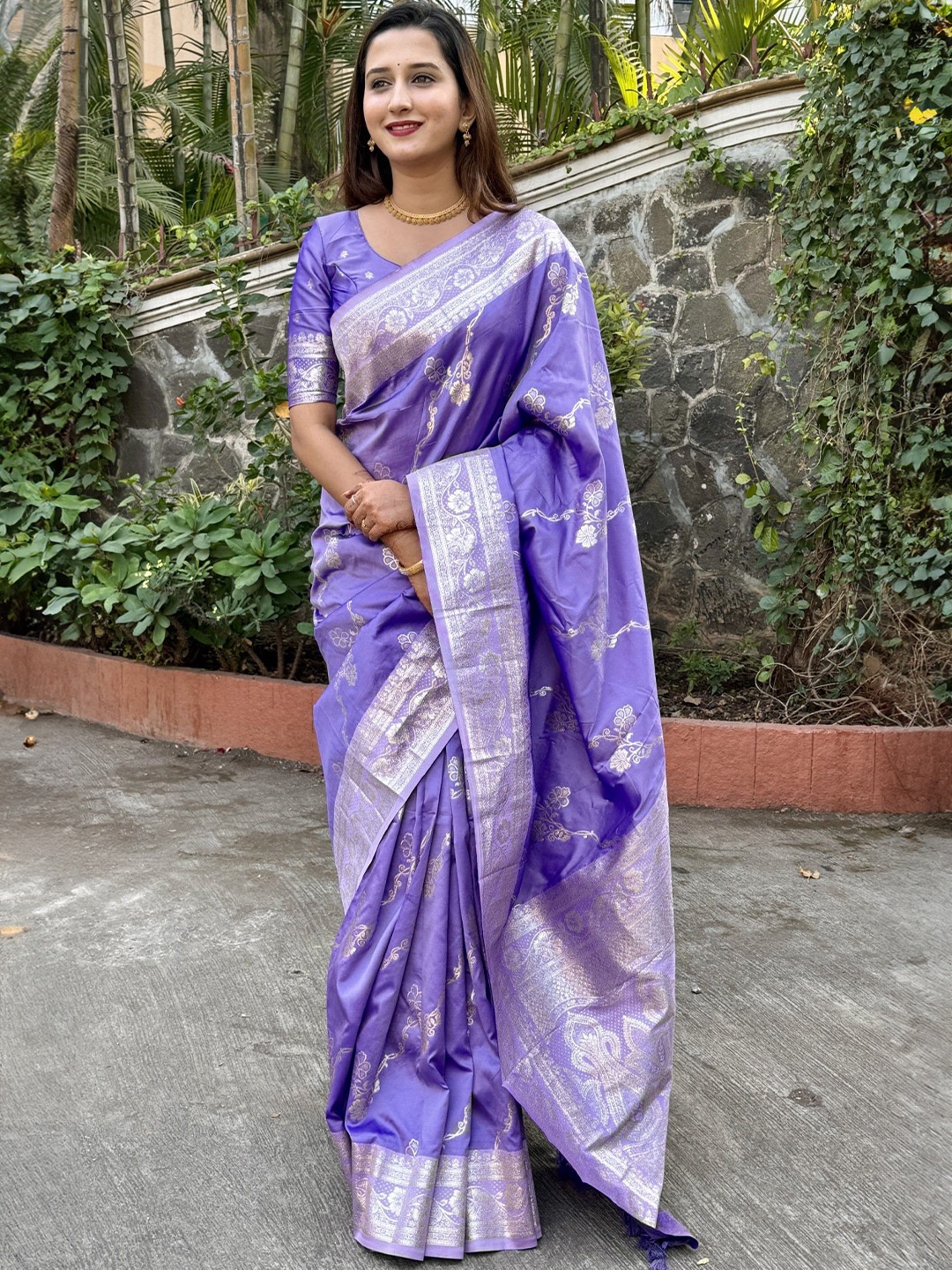 

LeeliPeeri Designer Ethnic Motifs Zari Silk Blend Banarasi Saree, Lavender