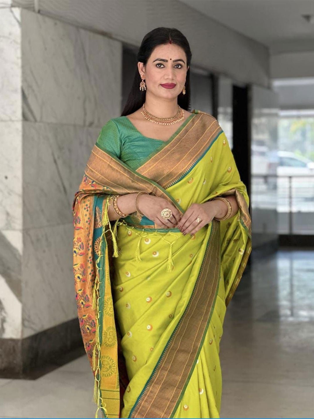 

MANSUBHA Woven Design Zari Silk Blend Banarasi Saree, Green