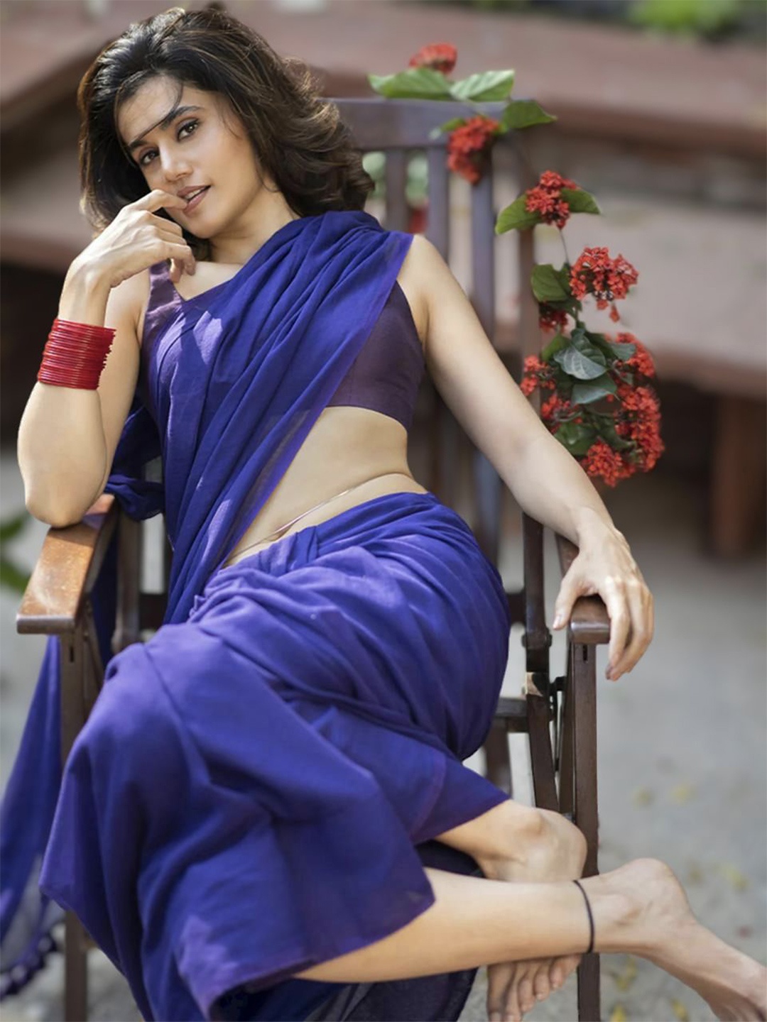 

Ruuprekha Pure Cotton Khadi Saree, Navy blue