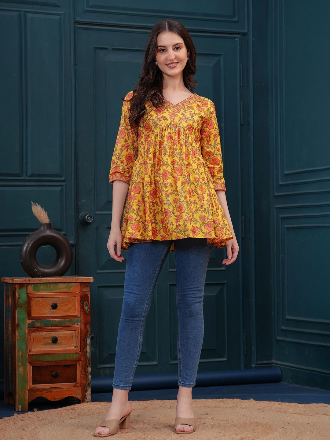 

KIRNYA Women Floral Printed Cotton Empire Top, Yellow