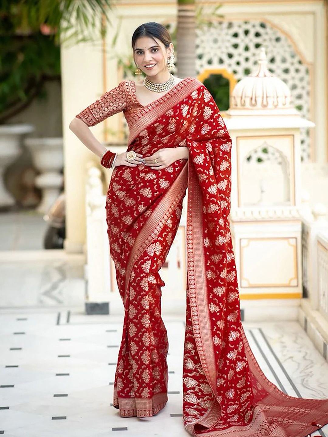 

bigben textile Woven Design Zari Banarasi Saree, Red