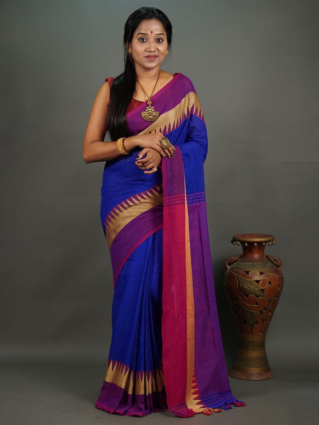 

Ruuprekha Zari Pure Cotton Khadi Saree, Navy blue