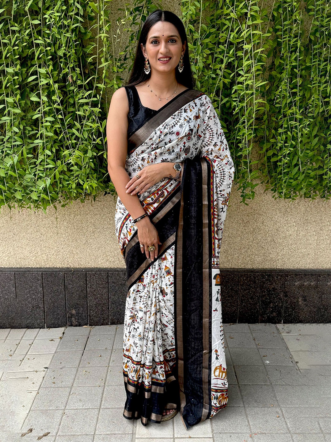 

LeeliPeeri Designer Warli Printed Zari Saree, White