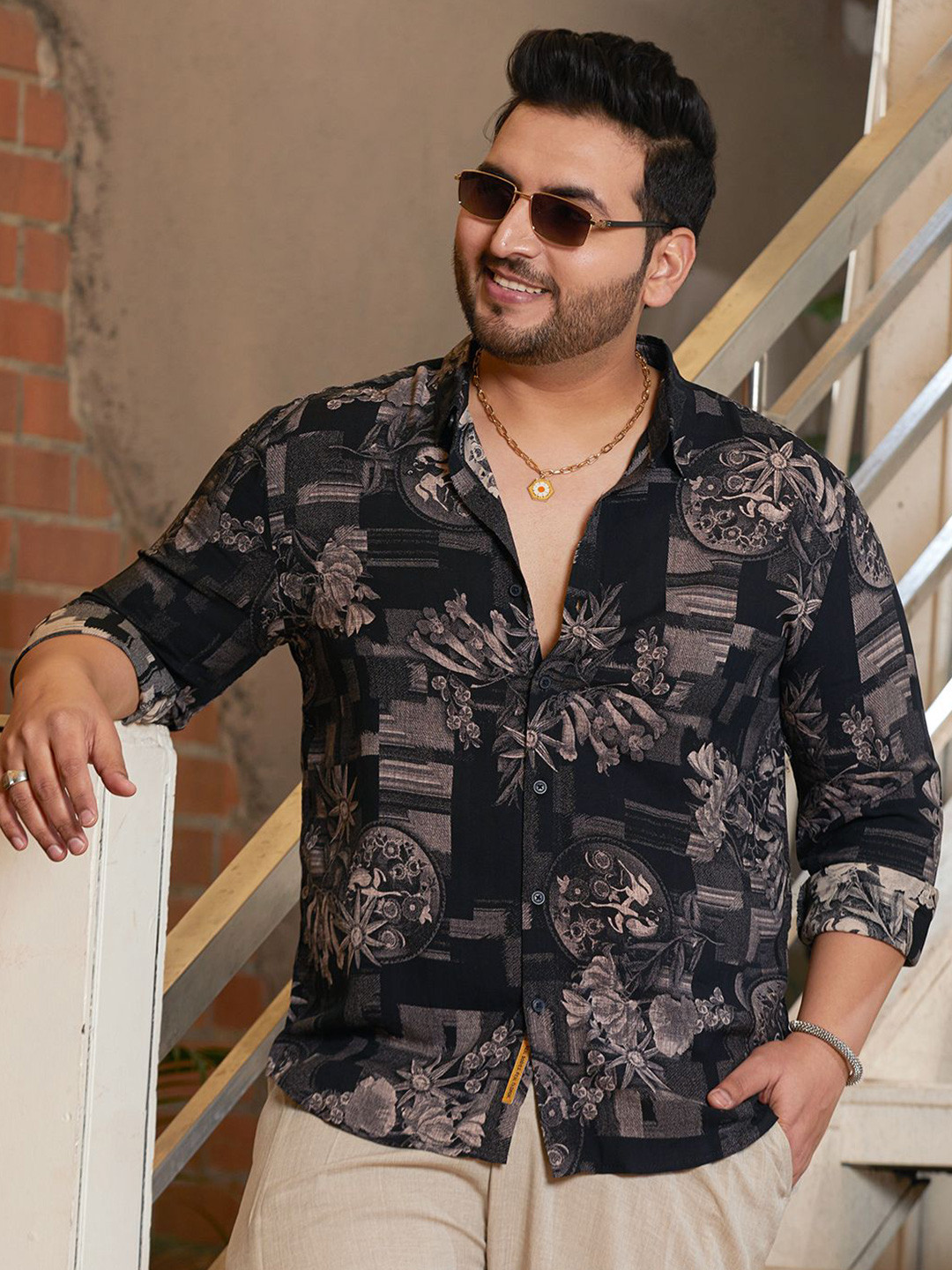 

Instafab Plus Men Comfort Oversized Fit Spread Collar Floral Printed Cotton Casual Shirt, Black