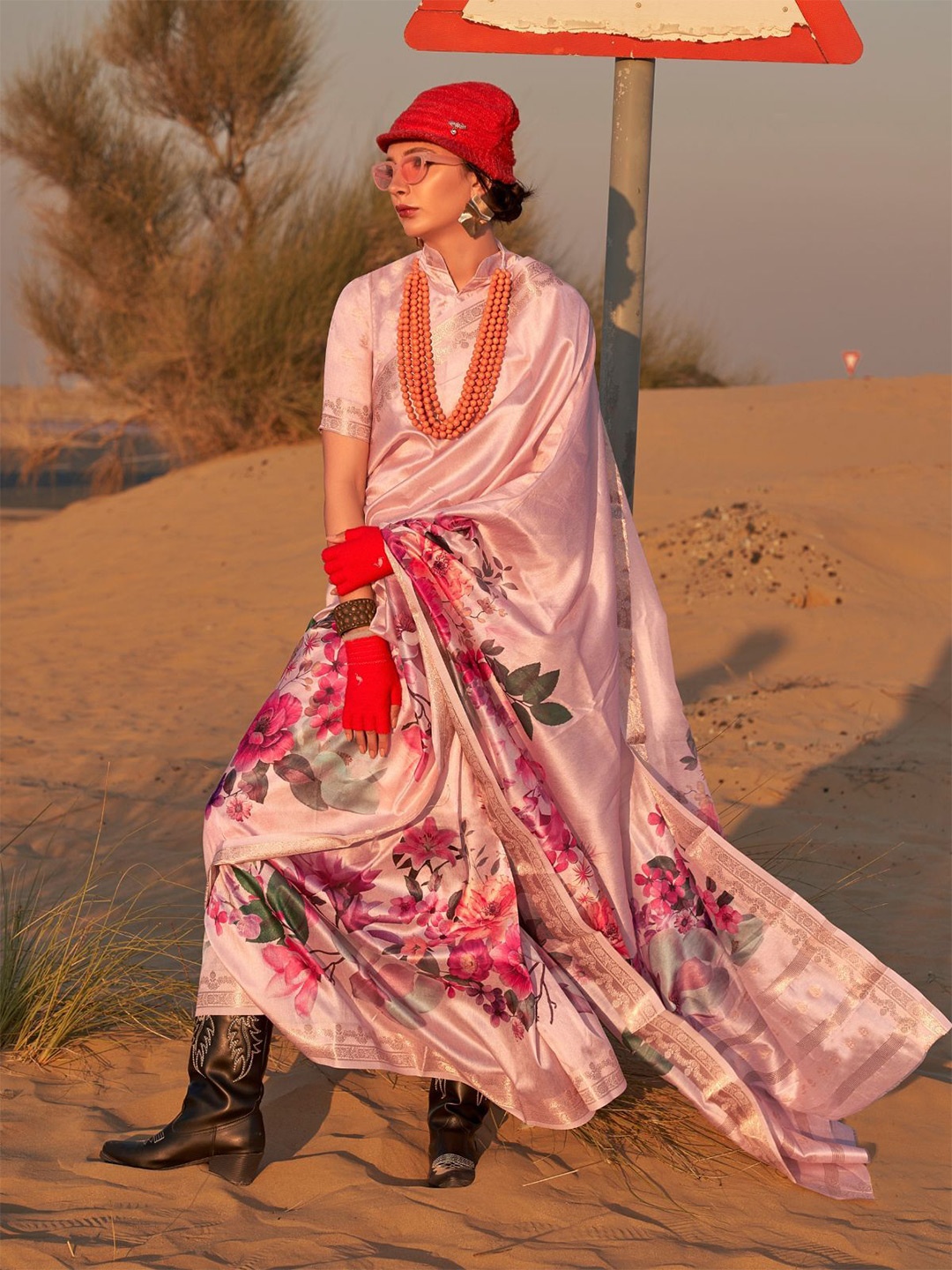 

ODETTE Floral Zari Silk Blend Saree, Pink