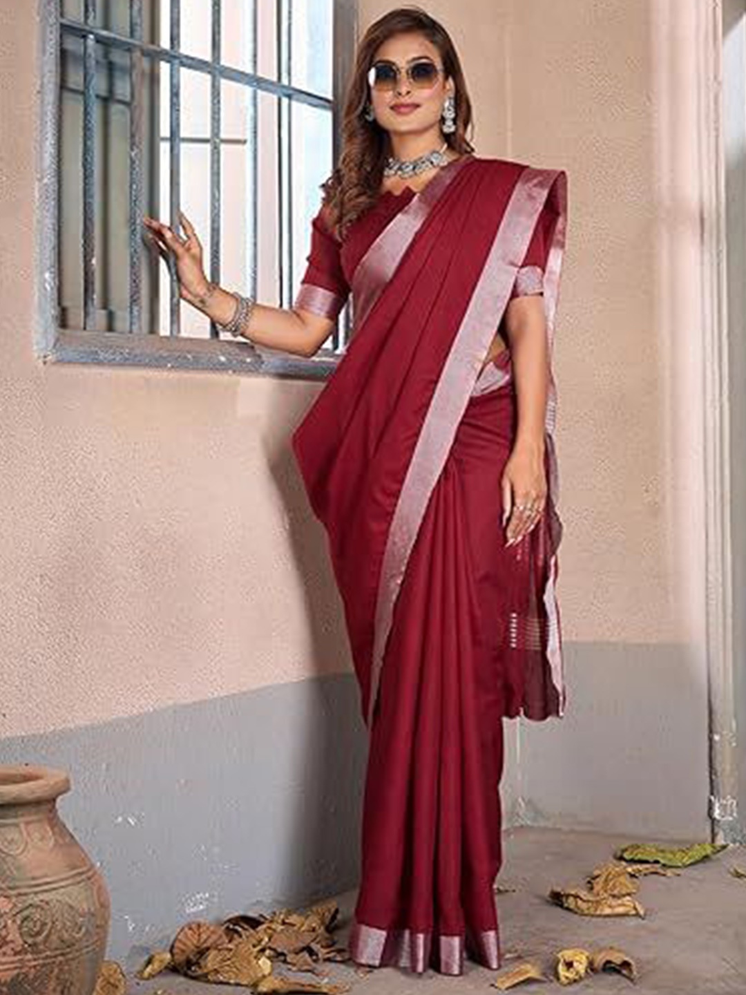 

NEGRONI Woven Design Saree, Burgundy