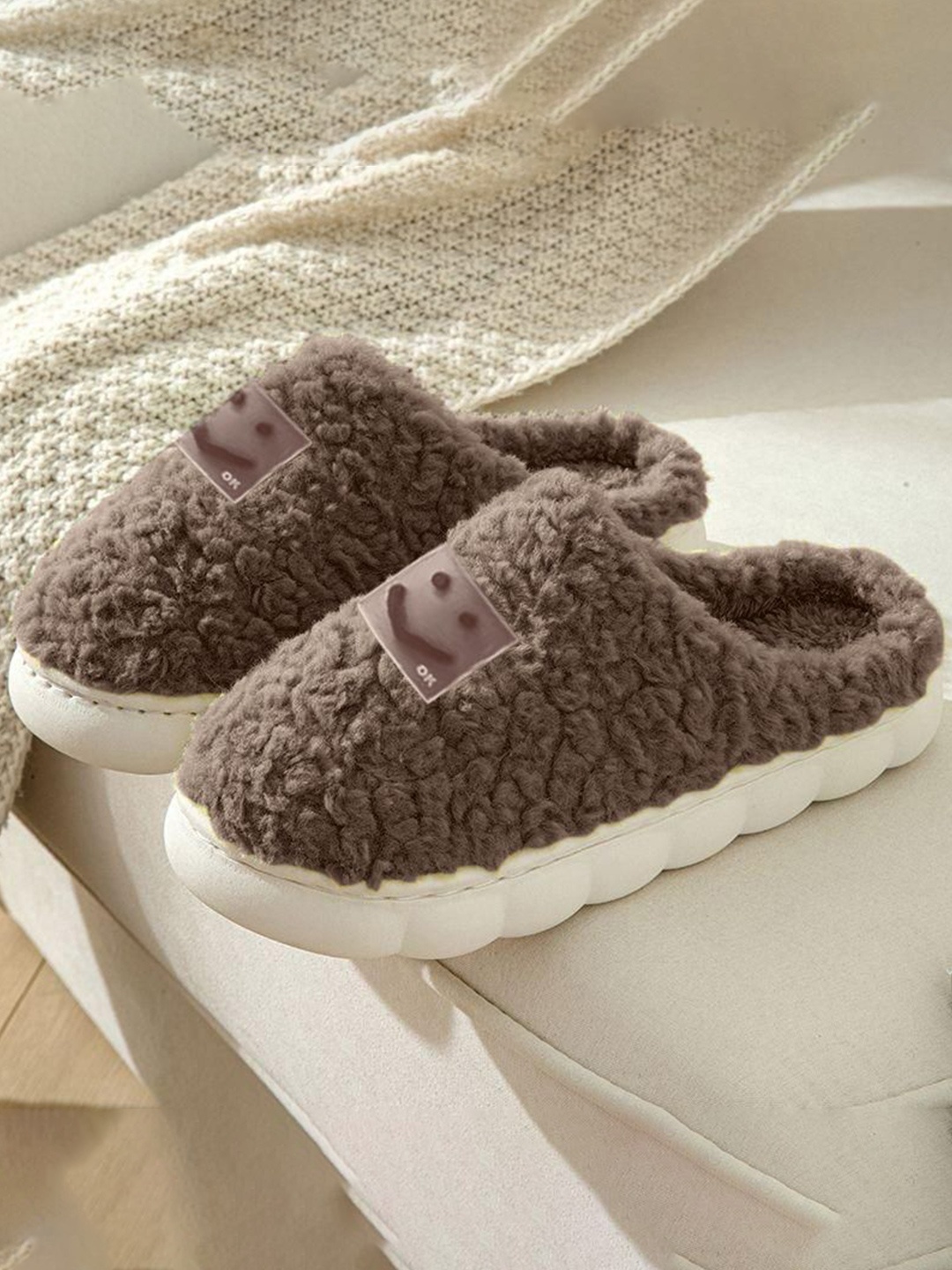 

glitchez Men Room Slippers, Brown