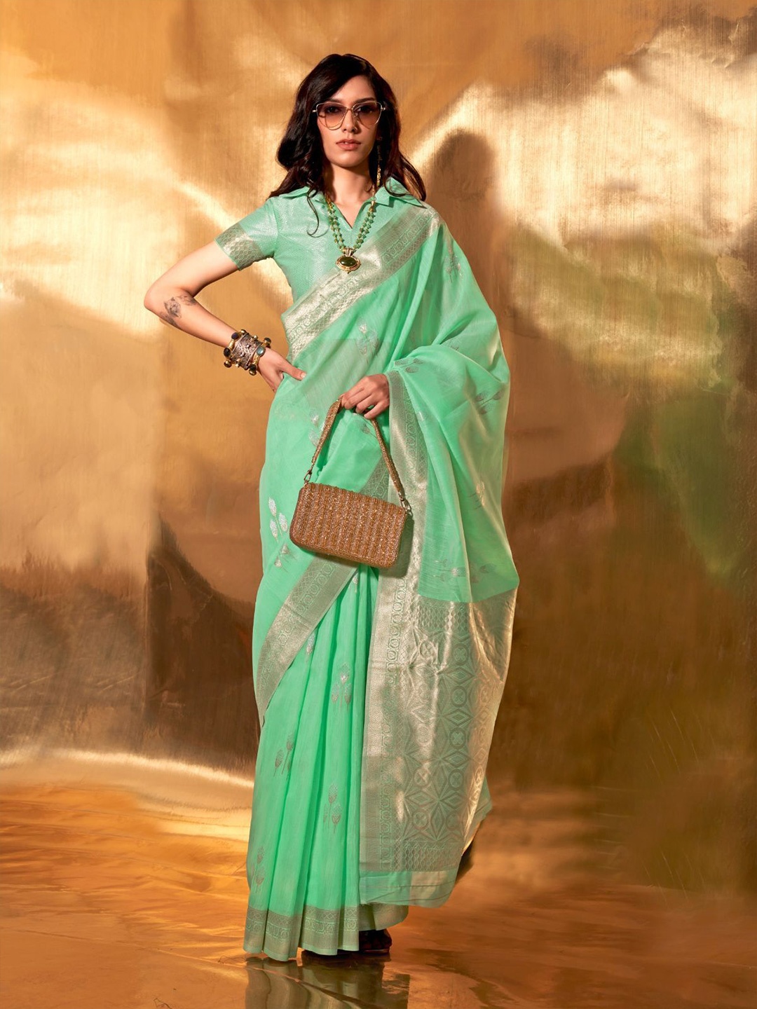 

ODETTE Ethnic Motifs Zari Linen Blend Saree, Green