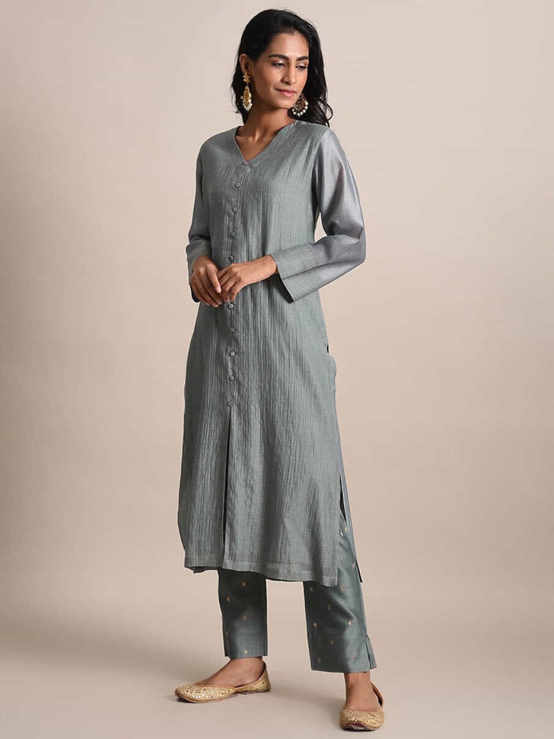 

SMRITI GUPTA Striped V-Neck Chanderi Silk Straight Kurta, Grey