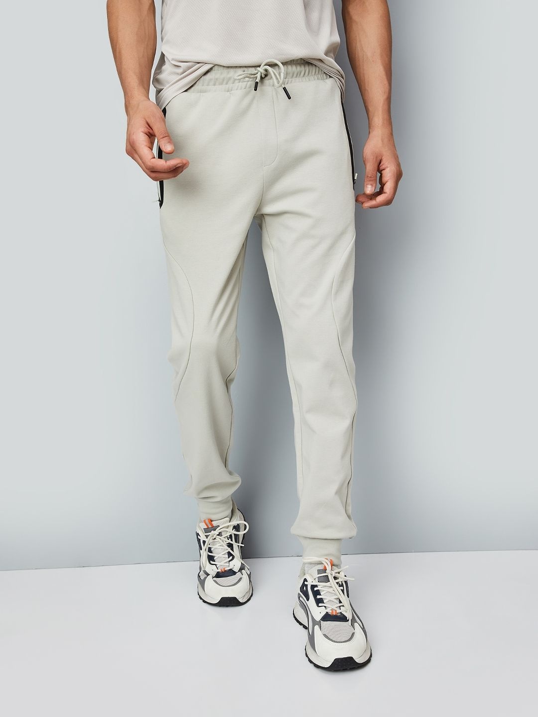 

max Men Mid-Rise Joggers, Grey