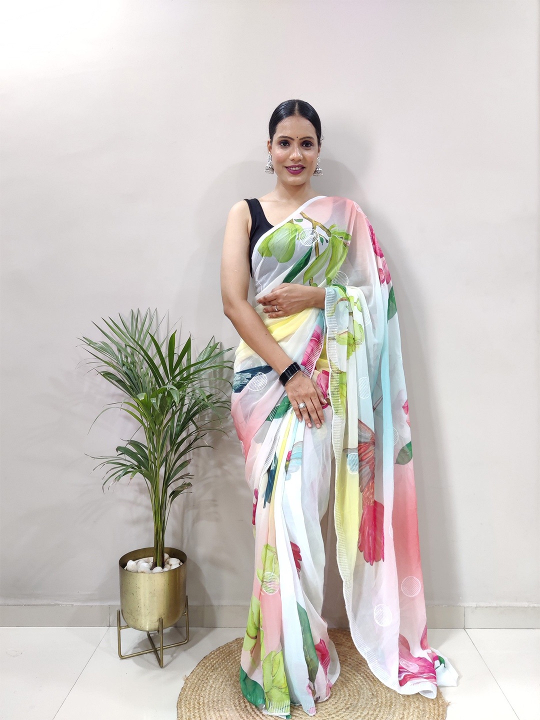 

LeeliPeeri Designer Floral Embroidered Saree, White