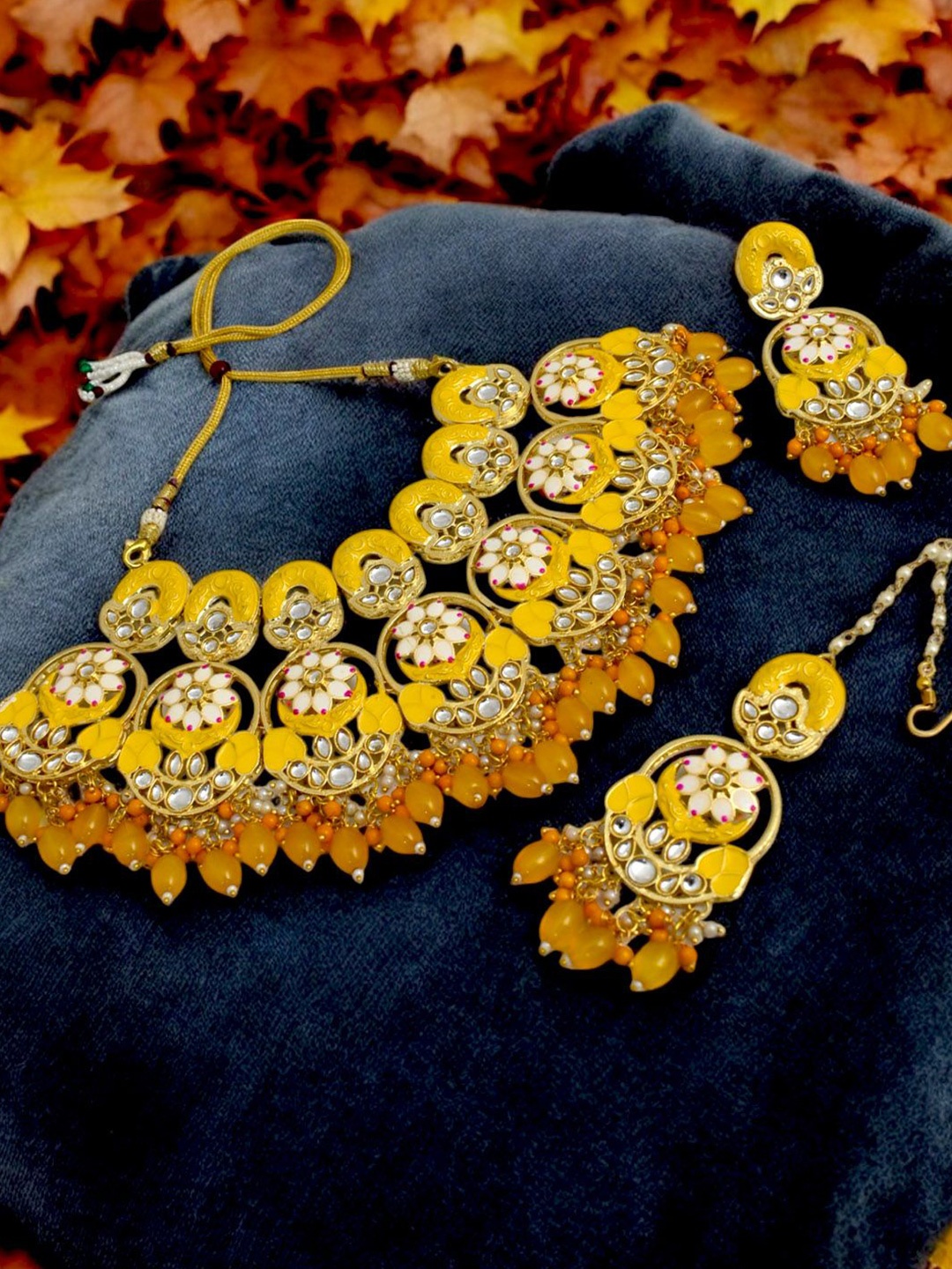 

TISHUL JEWELS Gold-Plated Stone Studded Beaded Meenakari Necklace & Earrings Maang Tika