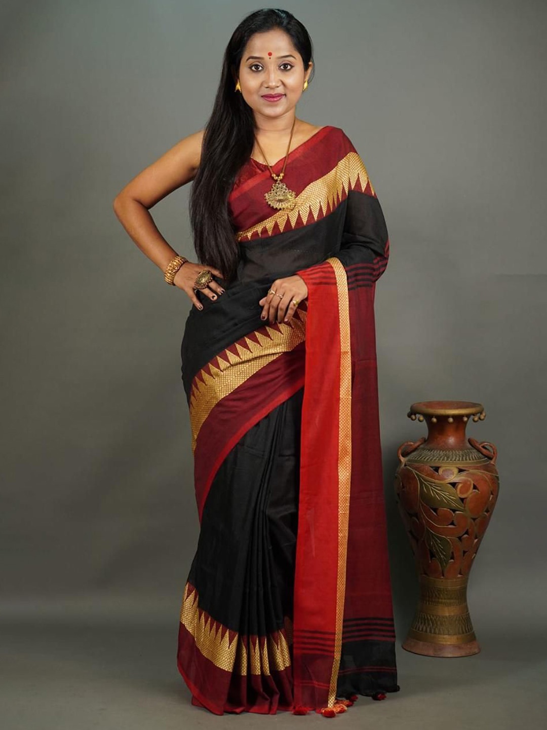 

Ruuprekha Zari Pure Cotton Khadi Saree, Black