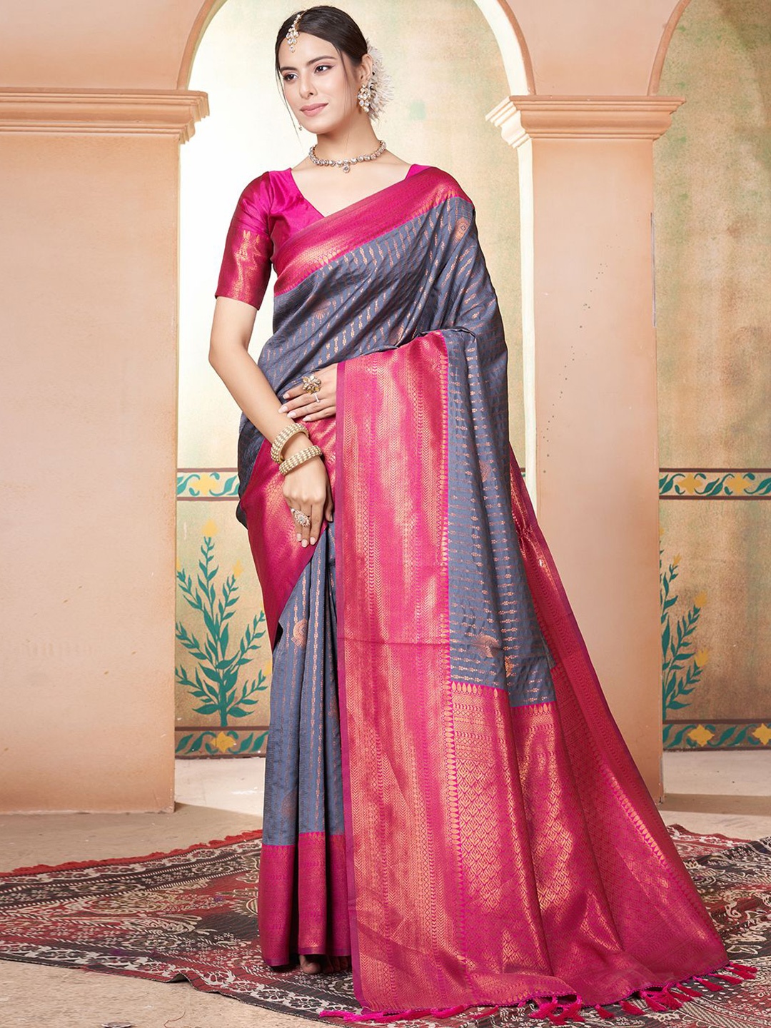 

Panzora Woven Design Zari Silk Blend Kanjeevaram Saree, Grey