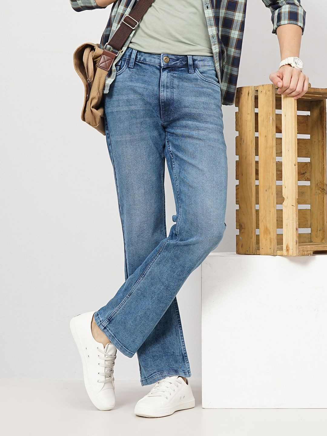 

The Indian Garage Co Men Bootcut Light Fade Jeans, Blue