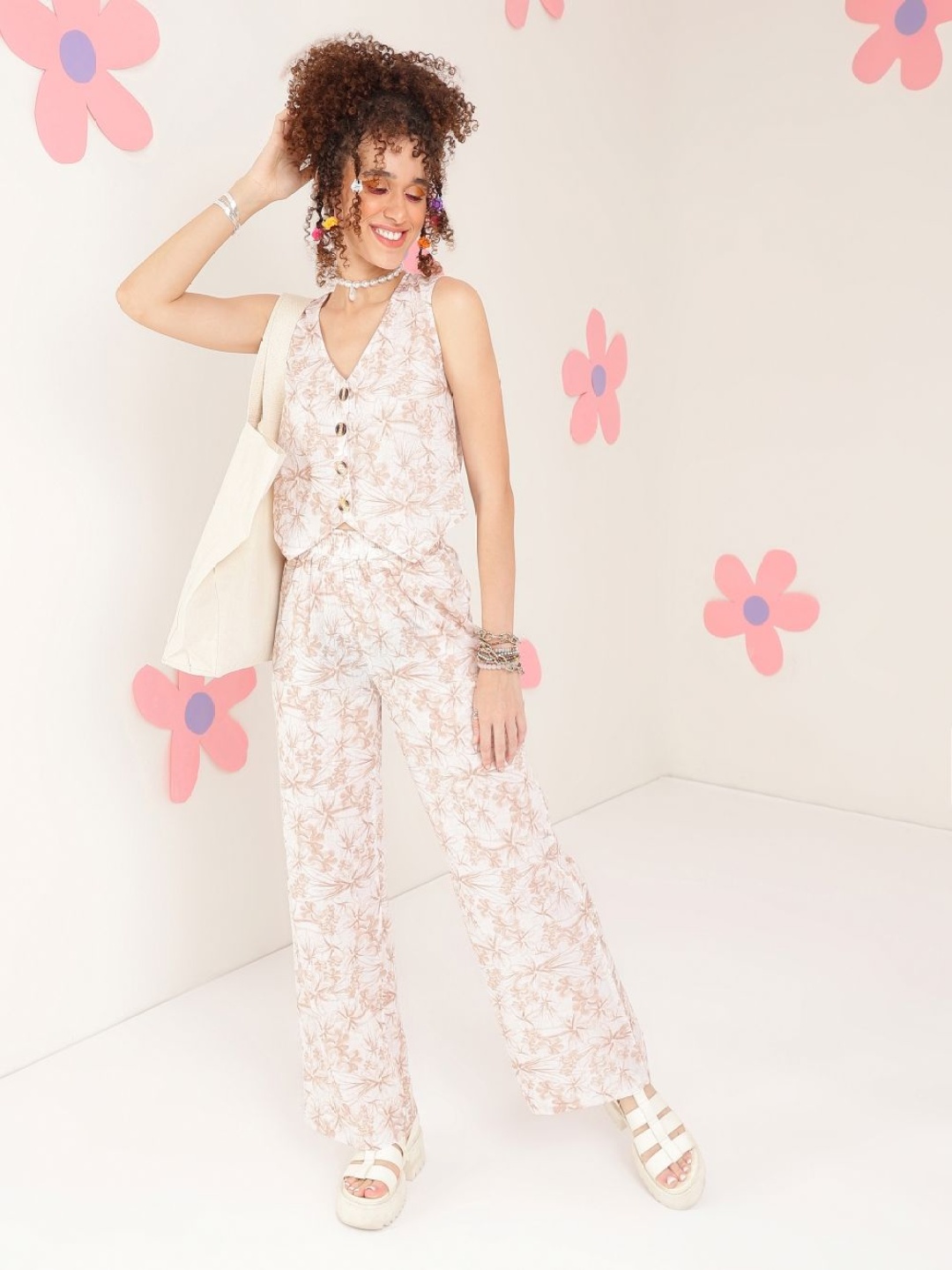 

PRETTY LOVING THING Floral Printed V-Neck Pure Cotton Top And Trouser, White