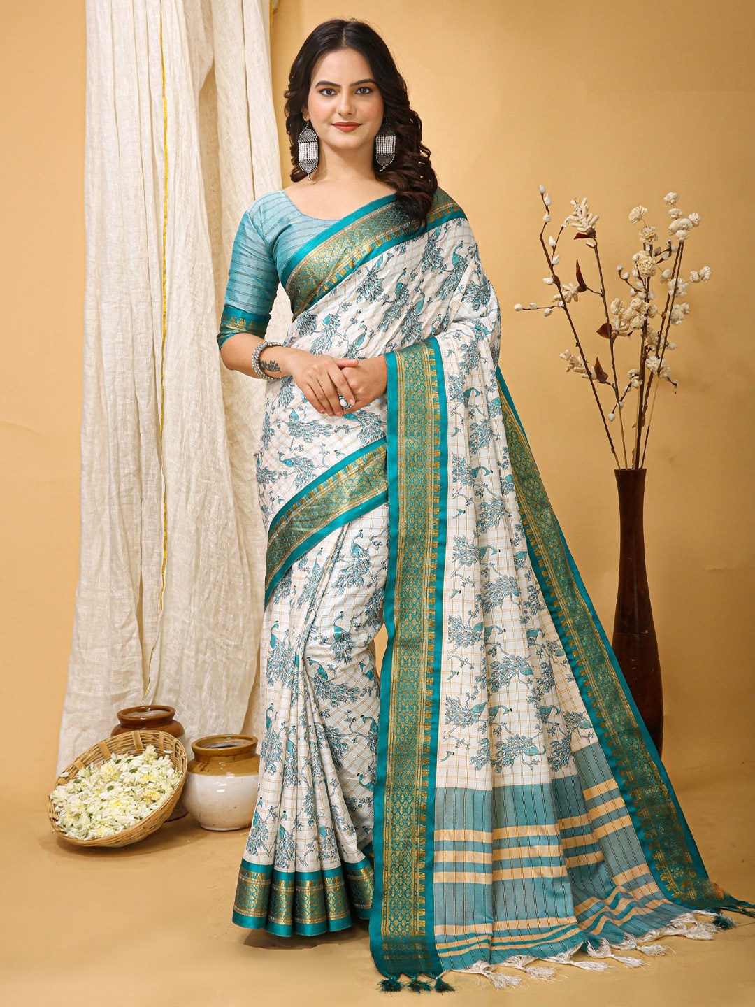 

LeeliPeeri Designer Ethnic Motif Printed Zari Saree, Blue