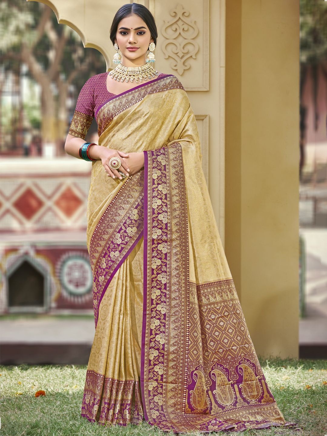 

SANGAM PRINTS Floral Zari Banarasi Saree, Cream