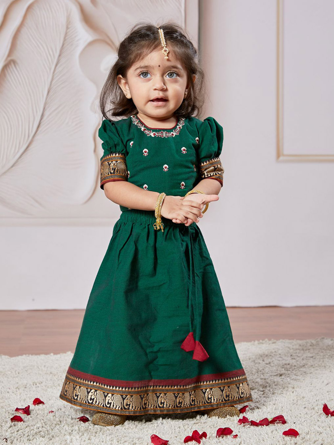 

VASTRAMAY Girls Embroidered Thread Work Puffed Sleeves Cotton Ready to Wear Lehenga Choli, Green