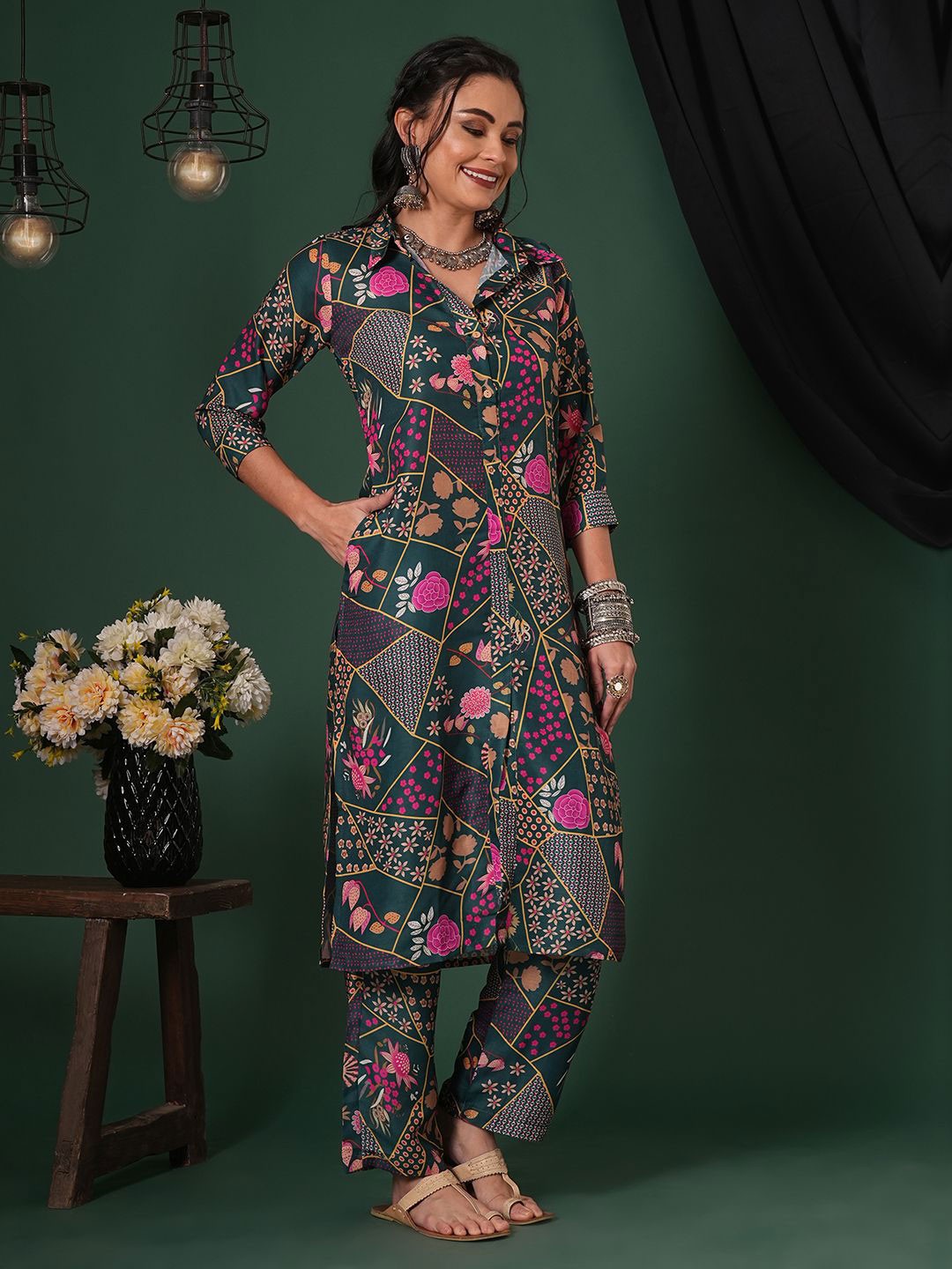 

Globus Women Floral Printed Shirt Collar Straight Kurta & Trousers, Green