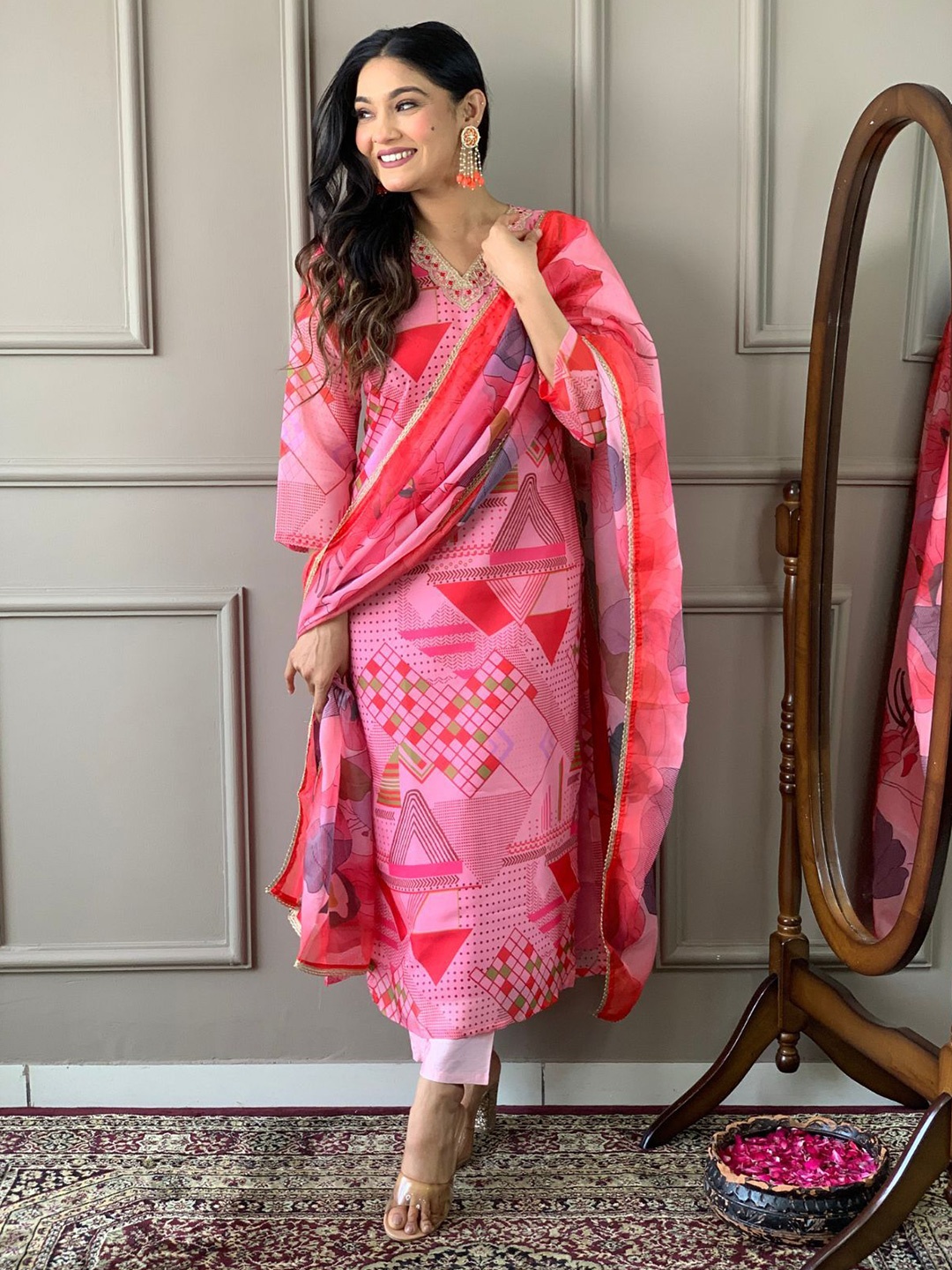 

ODETTE Geometric Printed Straight Kurta with Trousers & Dupatta, Pink