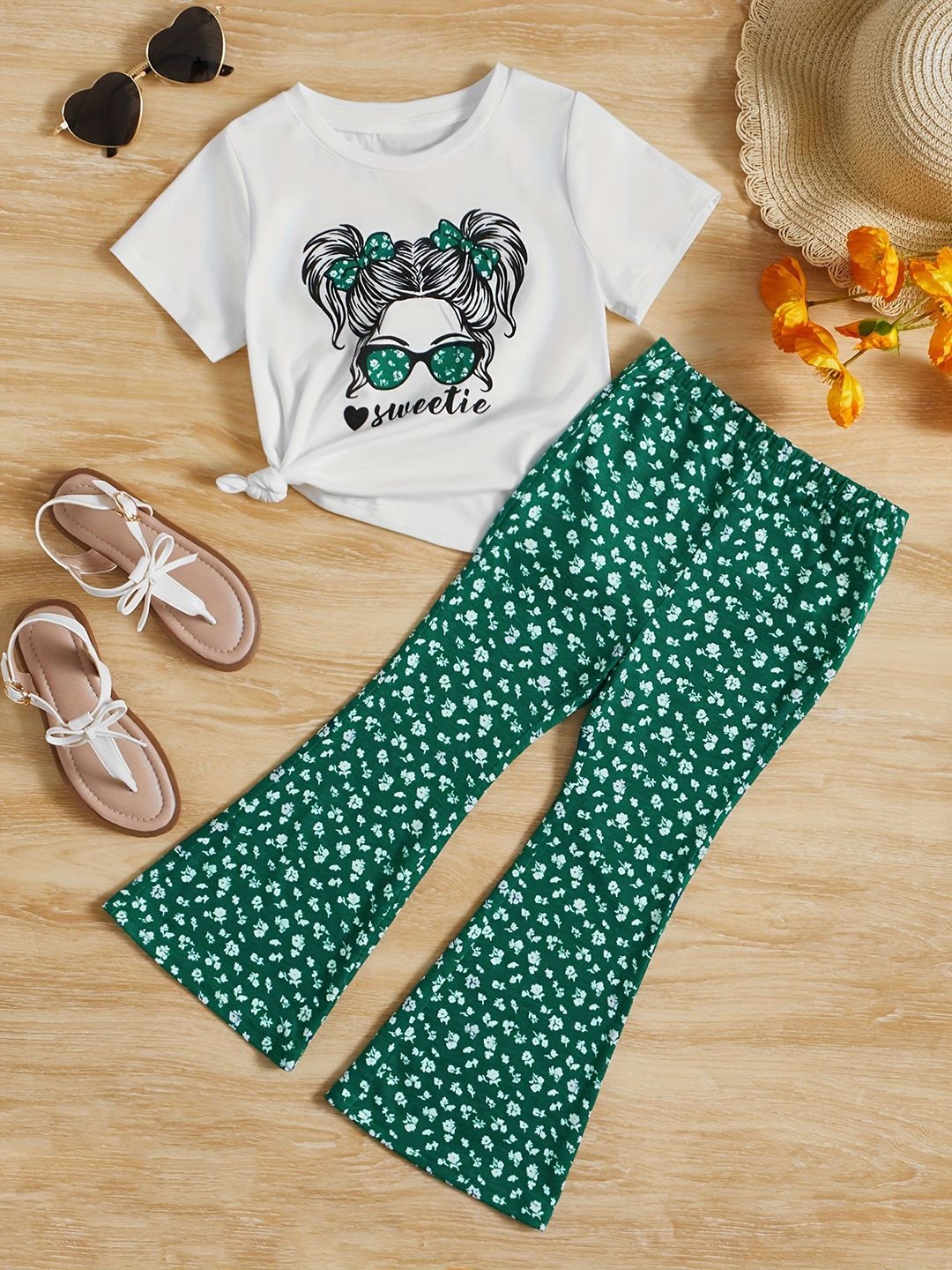 

YK Girls Printed T-shirt With Trousers, Green