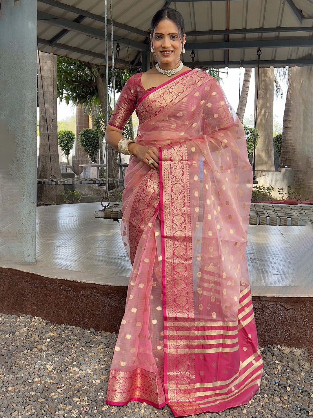 

Aika Woven Design Zari Organza Saree, Pink