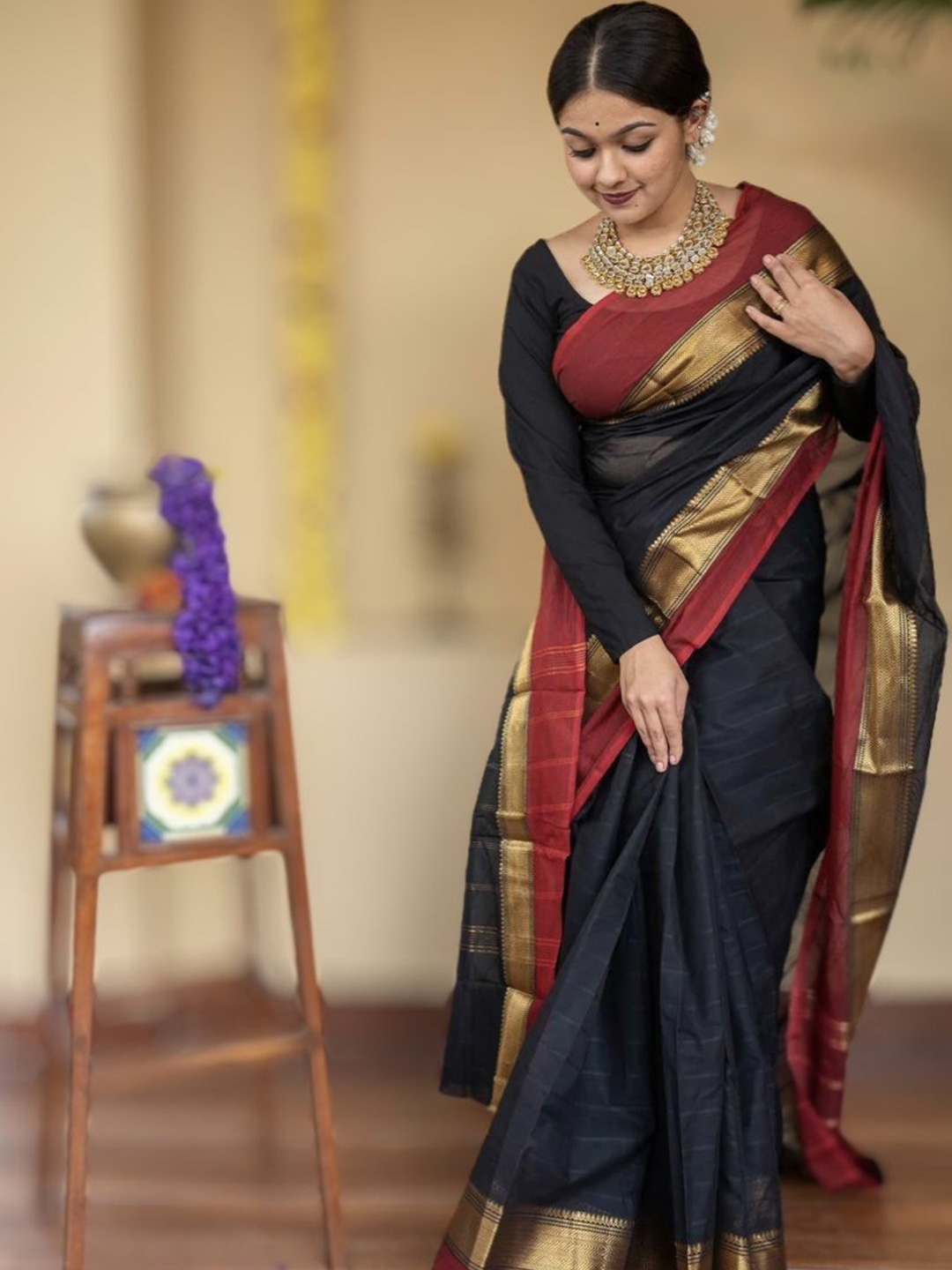 

Ruuprekha Zari Pure Silk Khadi Saree, Black