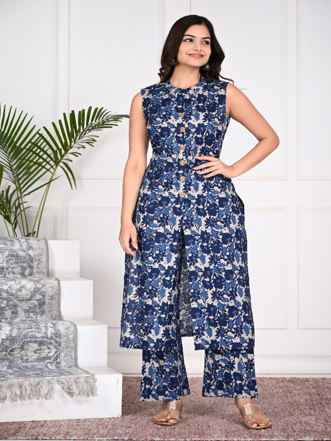 

Pristyle Women Floral Printed Regular Pure Cotton Kurta with Palazzos, Blue