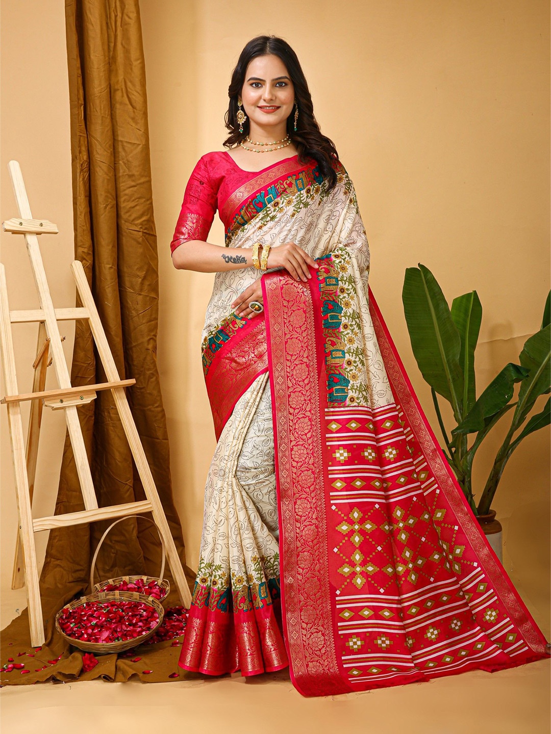 

LeeliPeeri Designer Floral Zari Saree, Cream