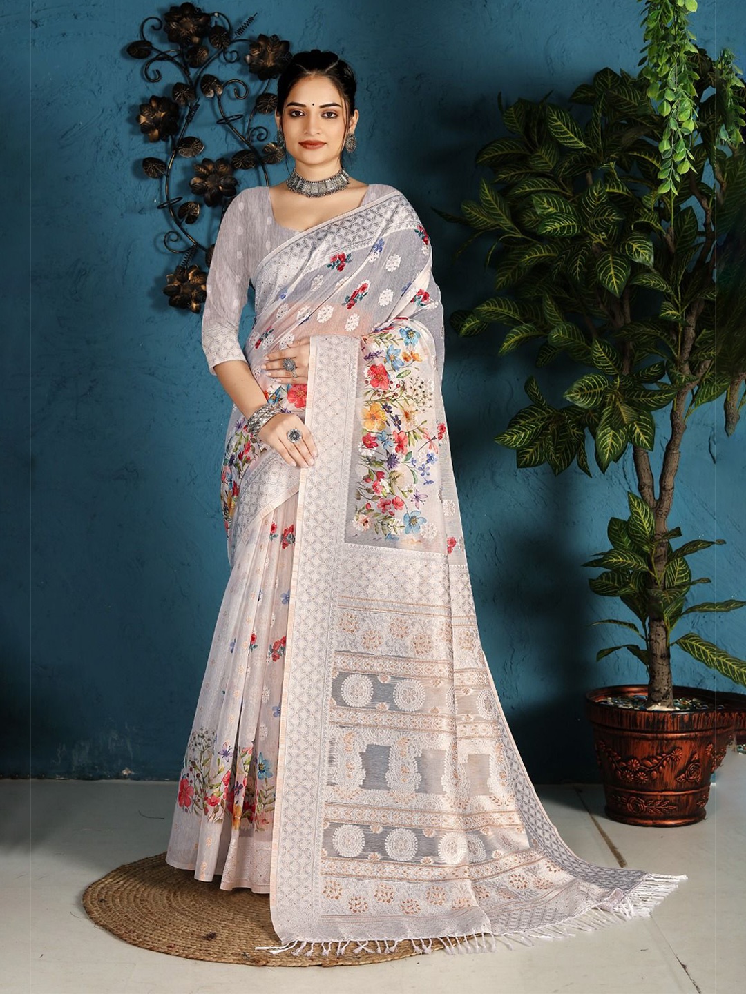 

Jhilmil Fashion Floral Kanjeevaram Saree, White