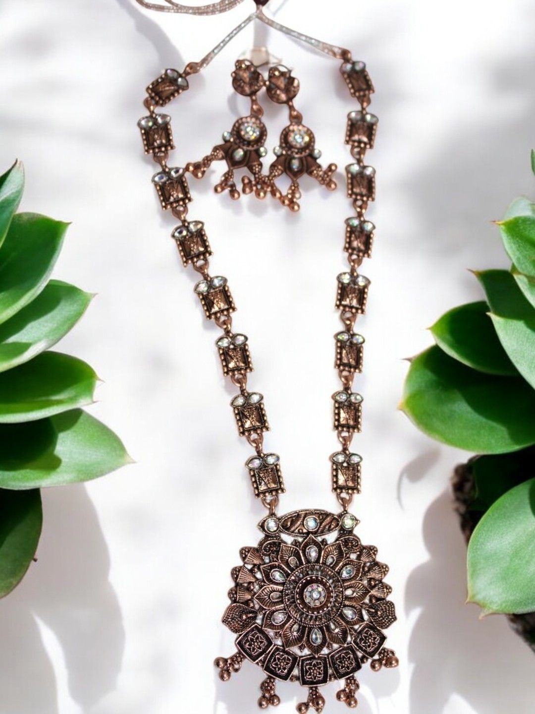 

Jolly Faces Copper-Plated Stone-Studded & Beaded Jewellery Set