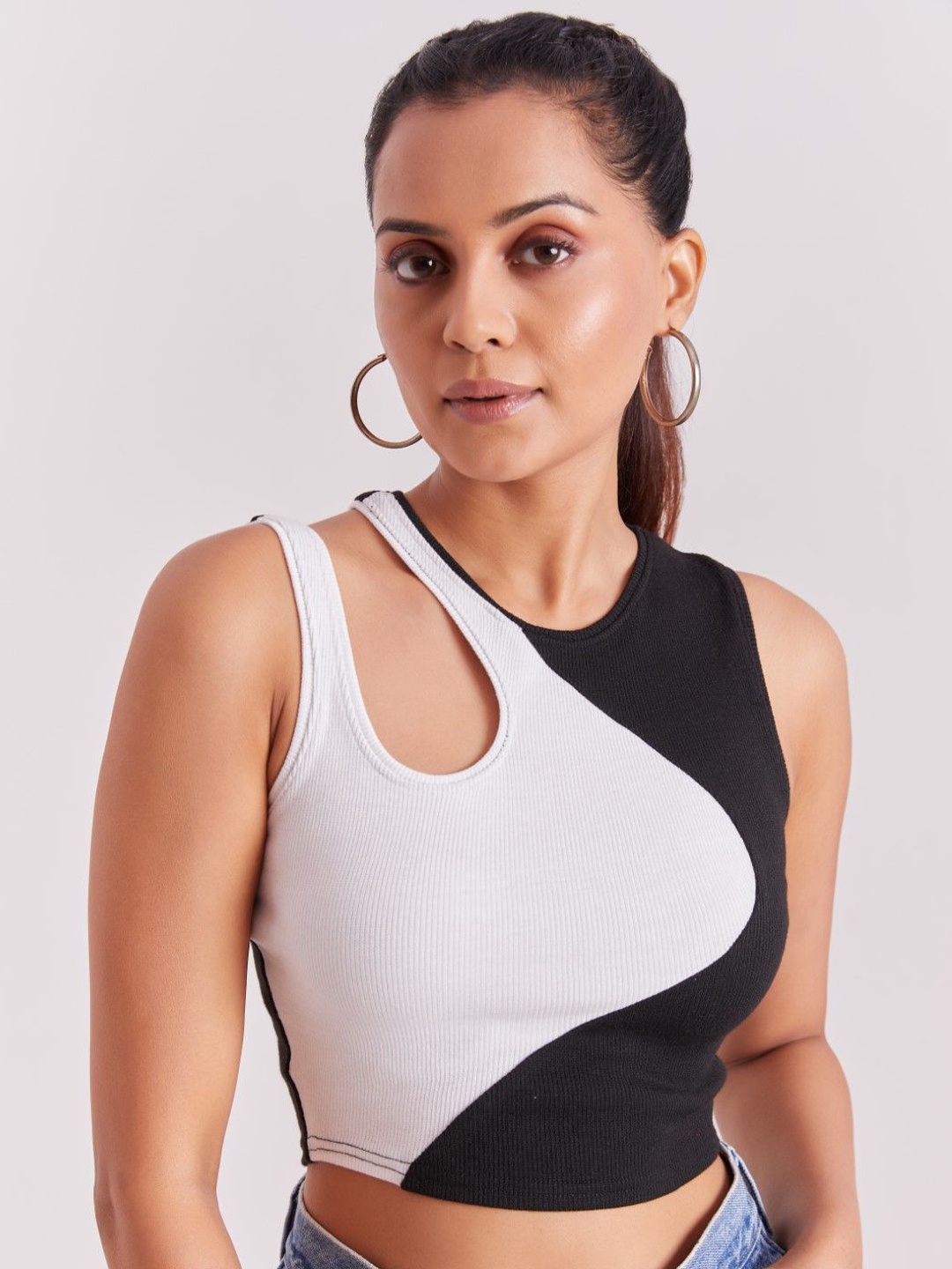 

BerryBird Women Round Neck Sleeveless Crop Top, Multi