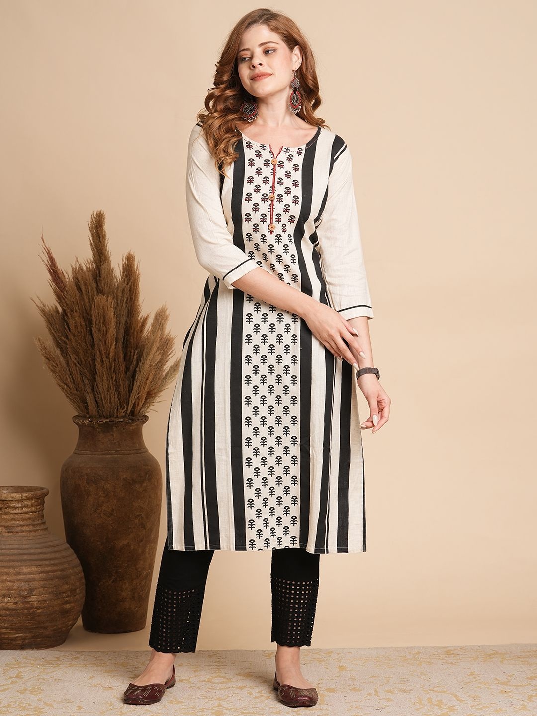 

FASHOR Floral Printed Notch-Neck Straight Kurta, Off white
