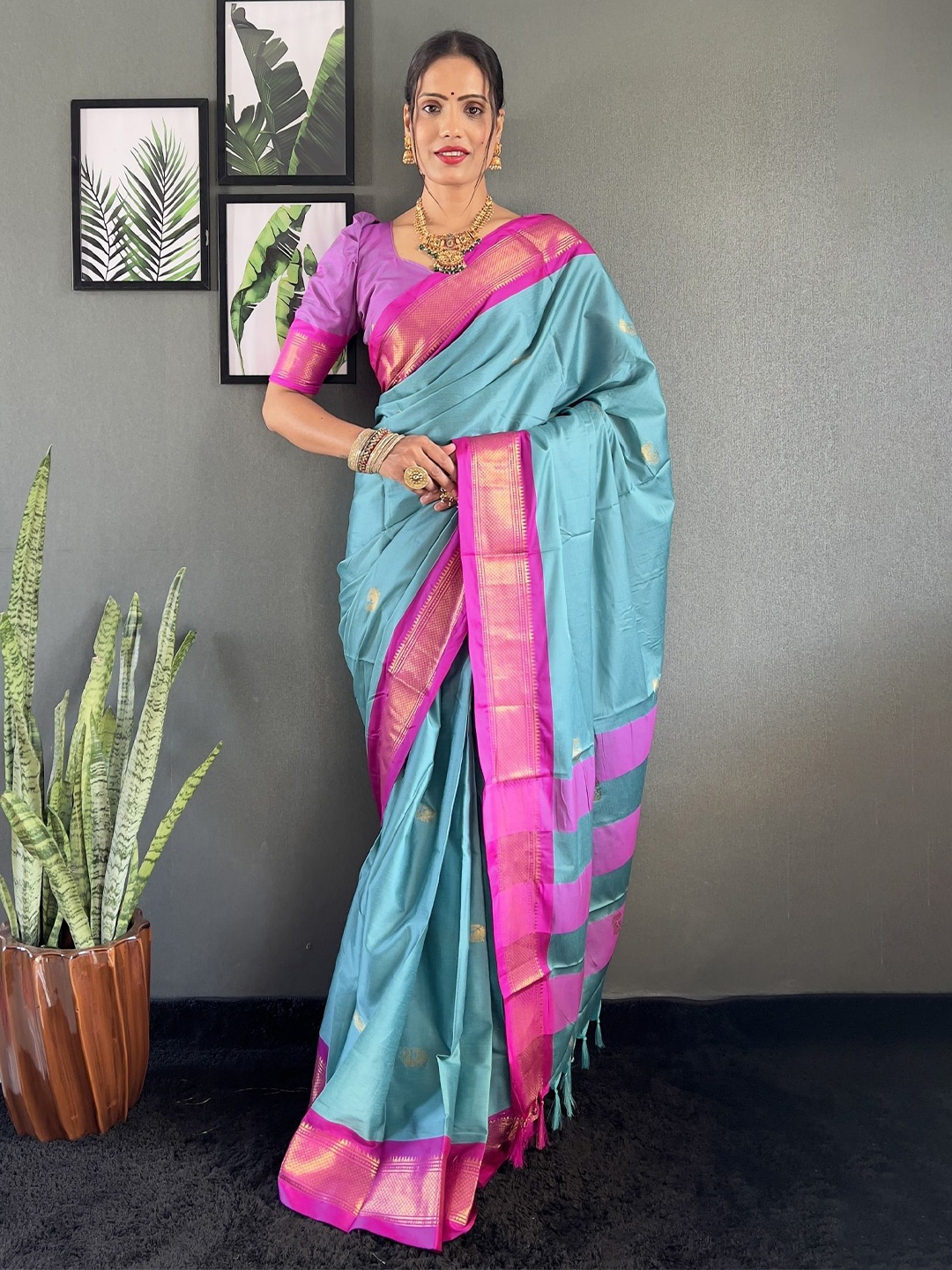 

Aika Ethnic Motifs Zari Silk Cotton Kanjeevaram Saree, Pink