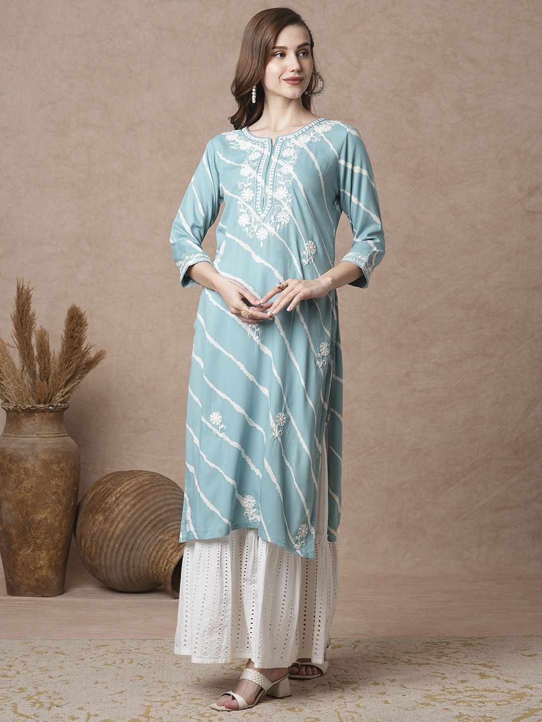 

FASHOR Leheriya Printed Round Neck Chikankari Straight Kurta, Turquoise blue